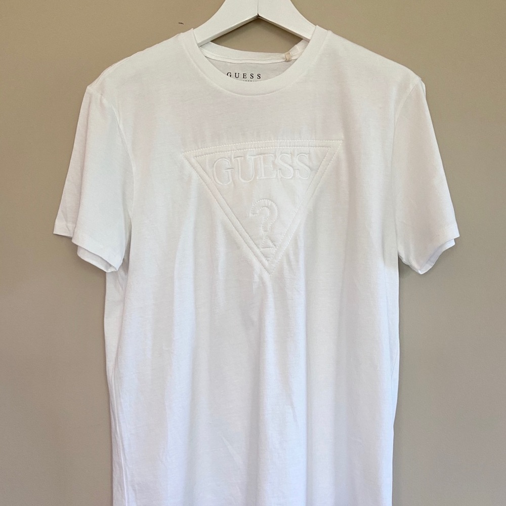 •Guess• embossed logo tee - Picture 2 of 6